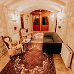 酒店 The Cave House