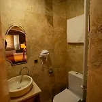 酒店 The Cave House