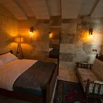 The Cave House 于尔居普