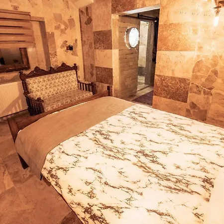 Hotel The Cave House 3*